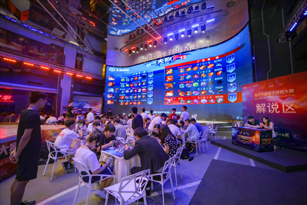 皇马将在三 皇马将在三