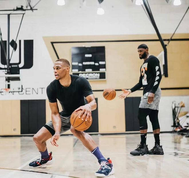 约翰逊在高 约翰逊在高